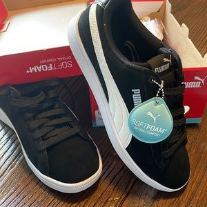 Womans Puma Sneakers Size 6.5 Black